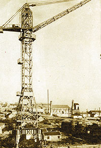 1957年，成功试制出第一台塔式起重机，jbo竞博开始涉足工程机械产业