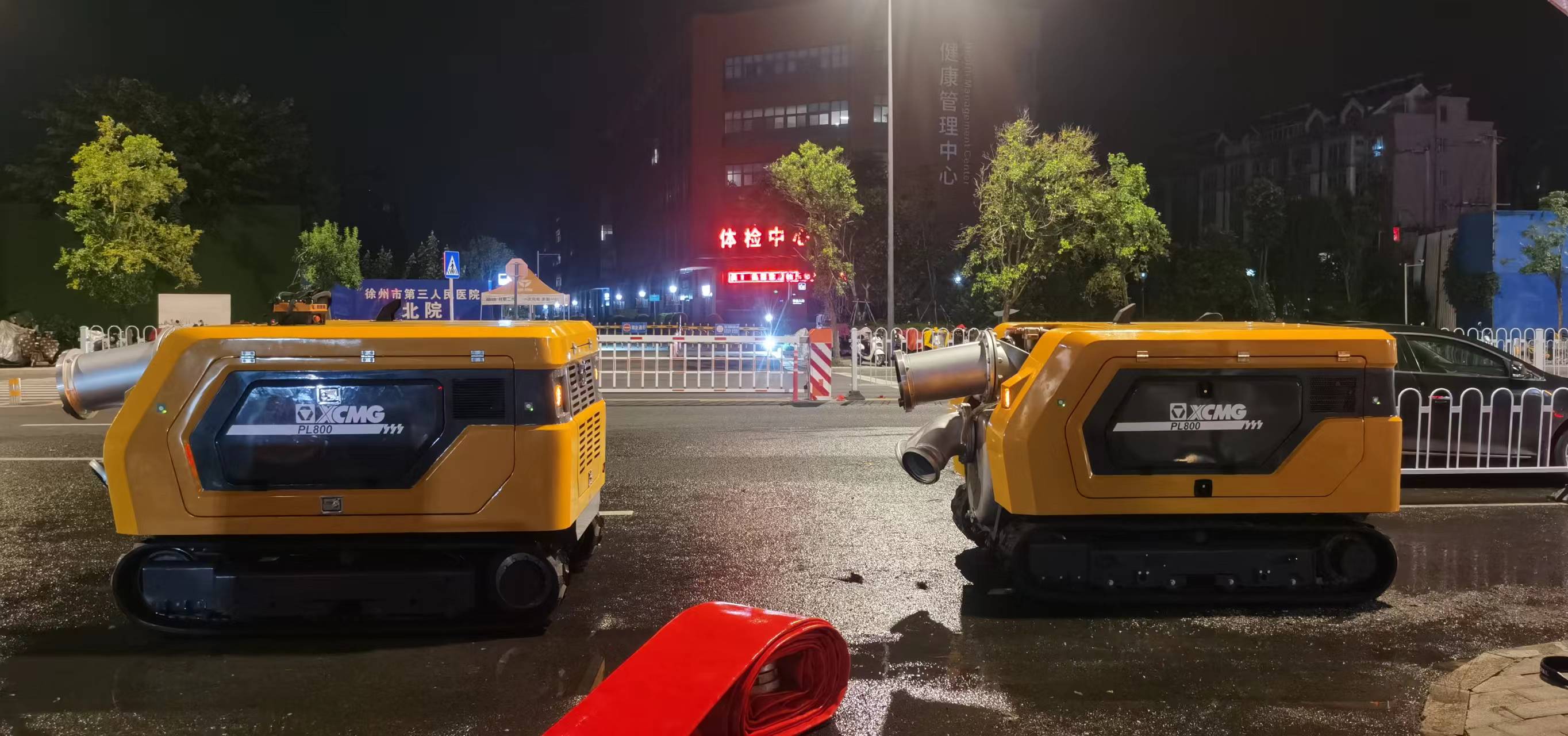 jbo竞博排涝机器人紧急驰援，多处涝区“治水先锋”