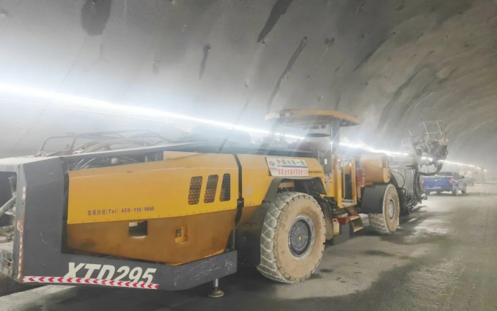 高压高海拔！jbo竞博凿岩台车挑战高难度铁路隧道