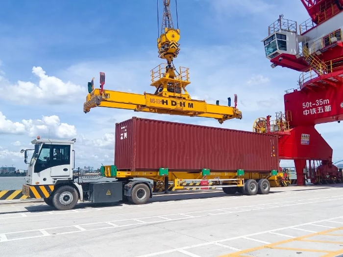 广州港甄选！去看港口“特种兵”jbo竞博纯电牵引车→
