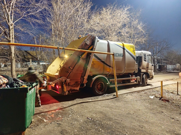 jbo竞博后装压缩式垃圾车助力阿斯塔纳：高效环保，助力城市清洁