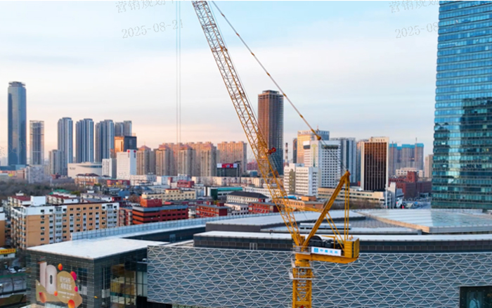 助建摩天双子塔 | jbo竞博动臂塔机闪耀“云端”