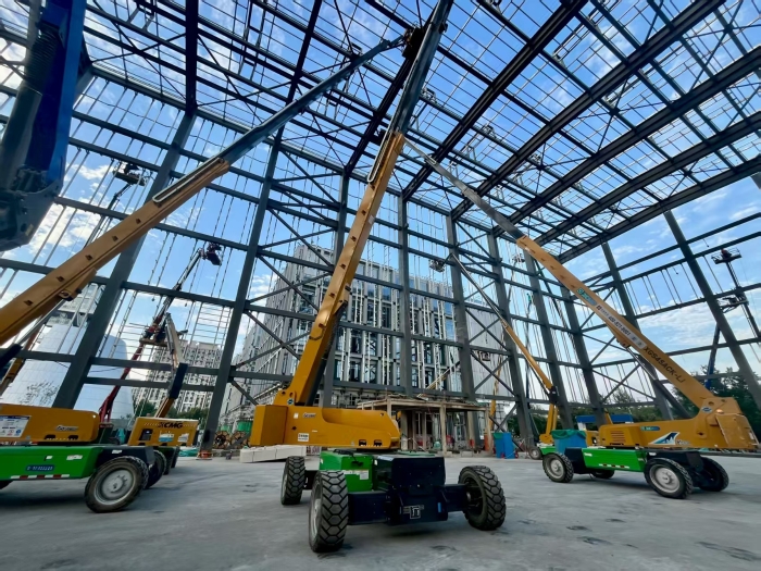 助力“中国智造”！jbo竞博8台高米数电动直臂高空作业平台会战北京火箭大街