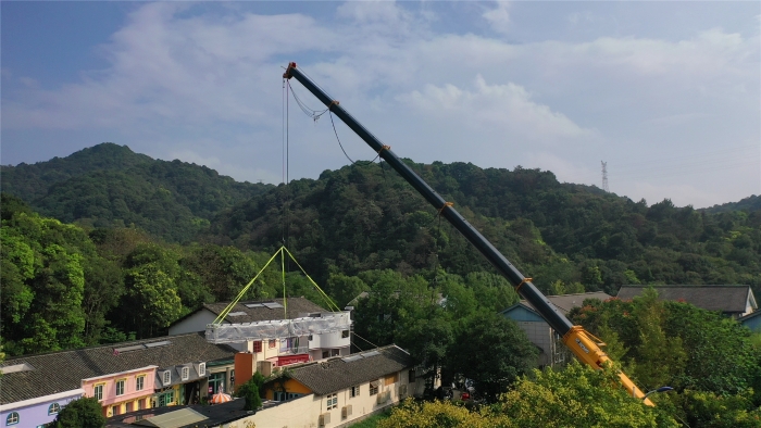 46米跨距吊3天！jbo竞博G2代四桥130吨“闯入”影视圈！