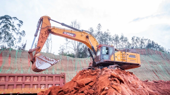 创新工艺破解施工难题 jbo竞博大挖助力乐山园区高效建设
