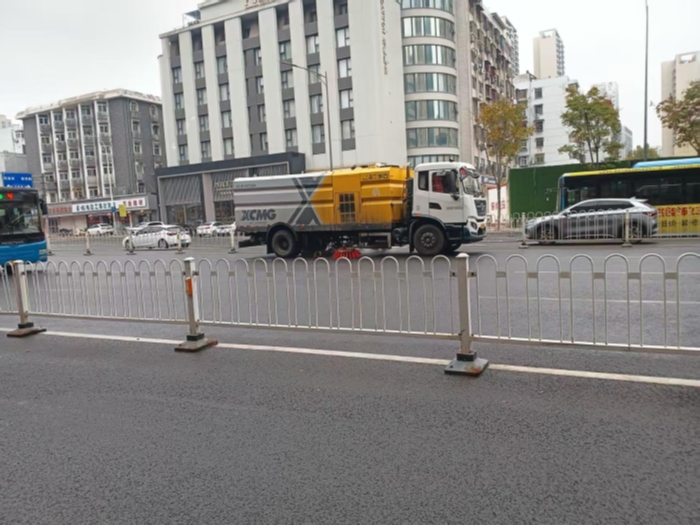 六年品质见证硬核实力，jbo竞博18吨洗扫车获当地客户点赞！