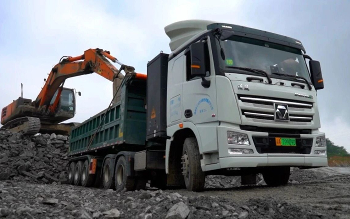 三次都选TA！jbo竞博纯电动牵引车助力西南砂石料运输！