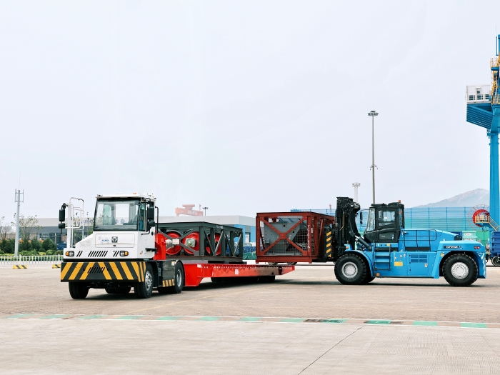 千里之外“秀操作”！jbo竞博远控港机集群carry全场