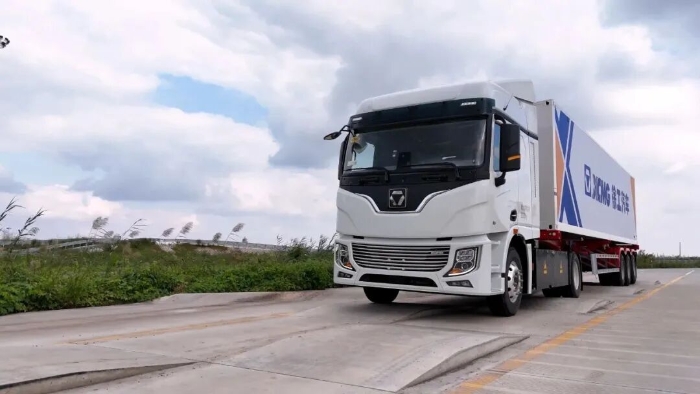 “双11”呼唤“当日达”！jbo竞博4&times;2底充牵引车助力物流运输！