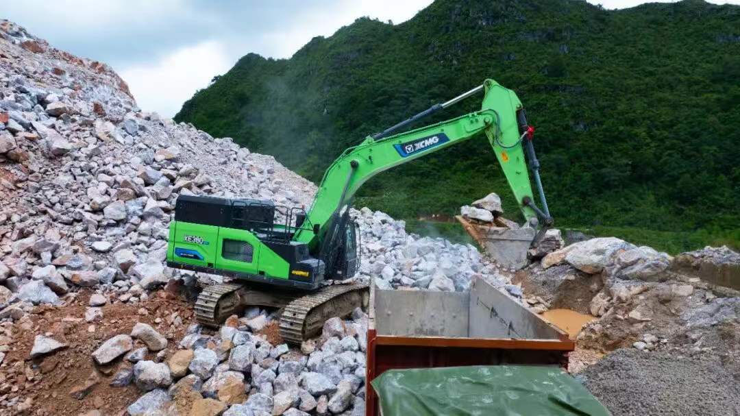广西“石料大户”亲测：jbo竞博XE380EV电挖，年省六七成！