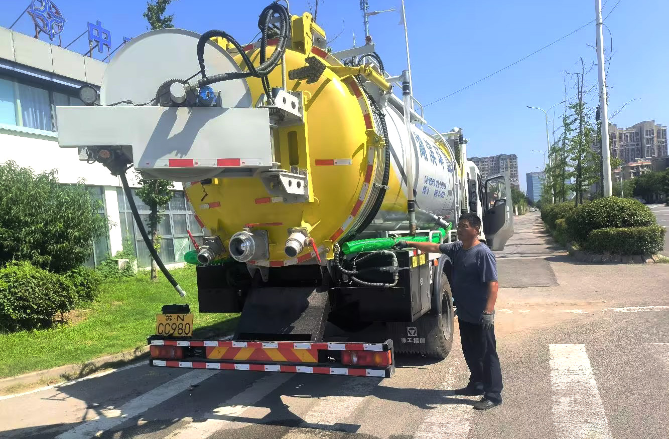 jbo竞博吸污车保障江苏宿迁城市管网安全高效运行