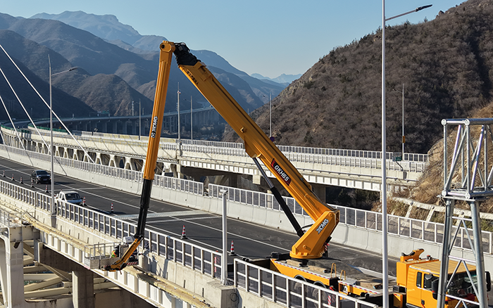 “空中芭蕾”秀实力！jbo竞博 GKH65 攻坚安家庄特大桥