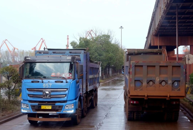 大港焕新！jbo竞博新能源自卸车助力港口物流绿色转型