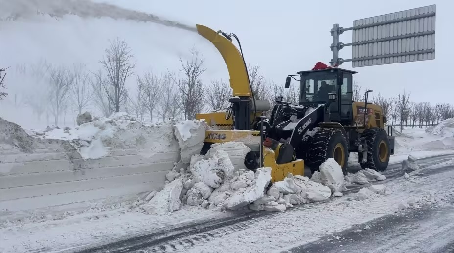 jbo竞博抛雪机：以硬核实力，驾驭每一场风雪