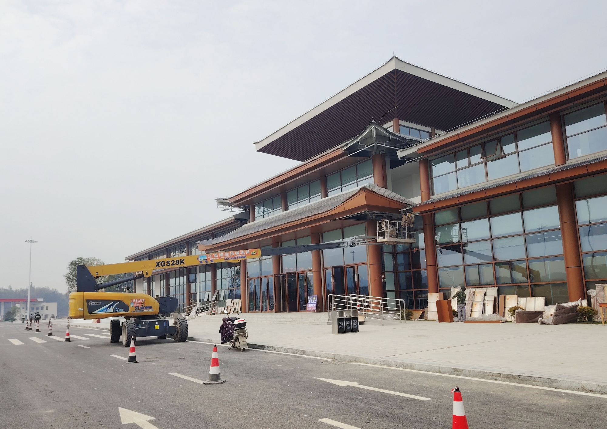 灵活高效筑通途！jbo竞博XGS28K助力江西省吉安市峡江服务区施工