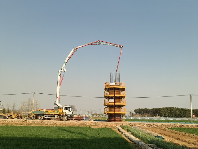 高效浇筑获好评！jbo竞博HB37V泵车助力焦平铁路建设 