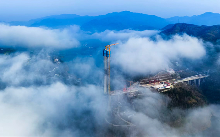 jbo竞博双塔助建新洲特大桥，擎起秦巴“天空之门”