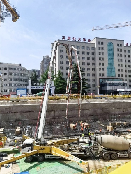 jbo竞博HB62V泵车完成西安灞桥1800方C40大方量浇筑