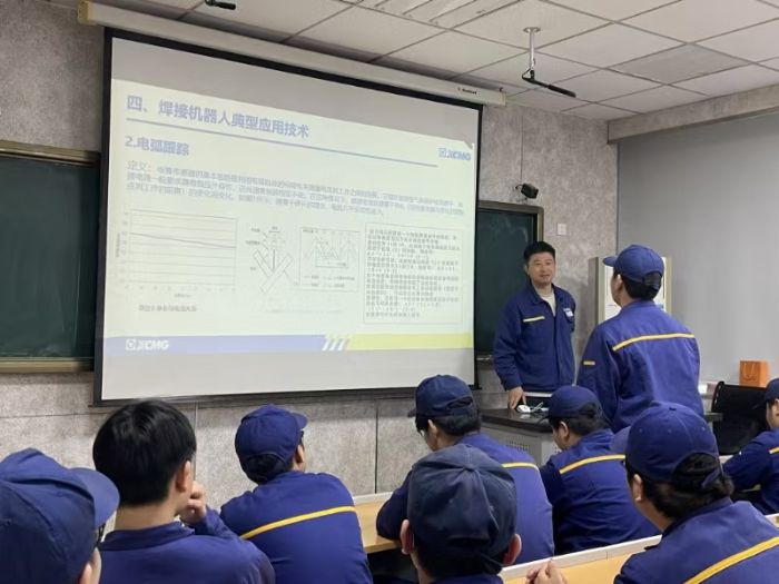 校企联动共探智造前沿 | jbo竞博专家进校园赋能产教融合新生态